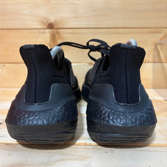 New Adidas Triple Black  Ultraboost 21 - Mens 8.5 / Womens 9.5 FY0306 - Picture 5 of 7